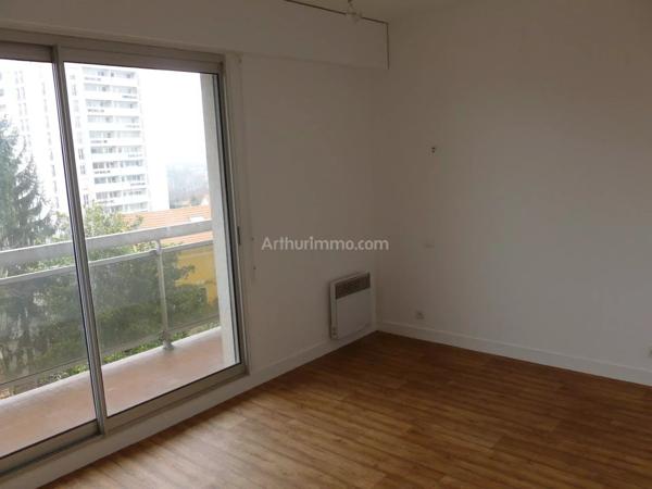 Location                                                      Appartement
                        
                     3 pièces                      74 m2                     à Châtenay-Malabry