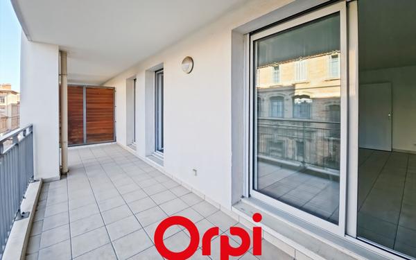Appartement à vendre    3 pièces • 64 m2 Marseille 3