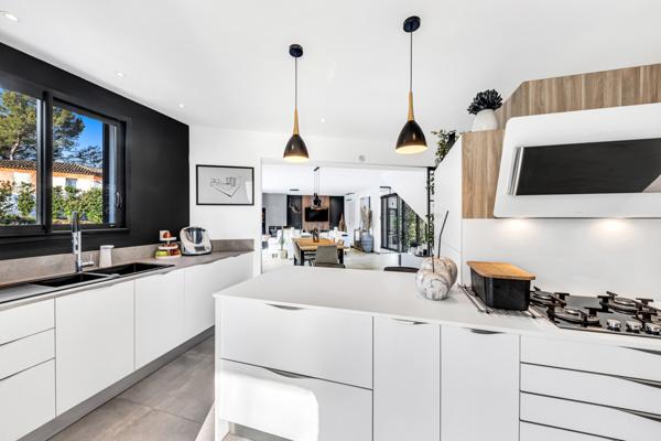 Peymeinade (06530) MOUGINS Villa d’exception à deux pas du centre-ville de PEYMEINADE