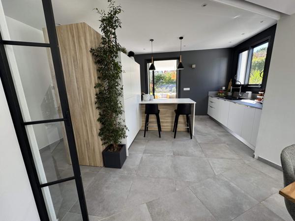 Peymeinade (06530) MOUGINS Villa d’exception à deux pas du centre-ville de PEYMEINADE