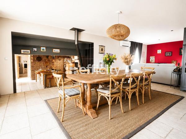 Maison
         7 pièces
        - 153 m² 369 600 € *