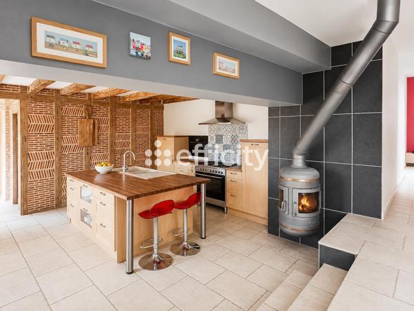 Maison
         7 pièces
        - 153 m² 369 600 € *