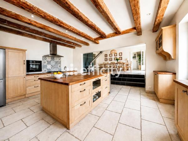 Maison
         7 pièces
        - 153 m² 369 600 € *
