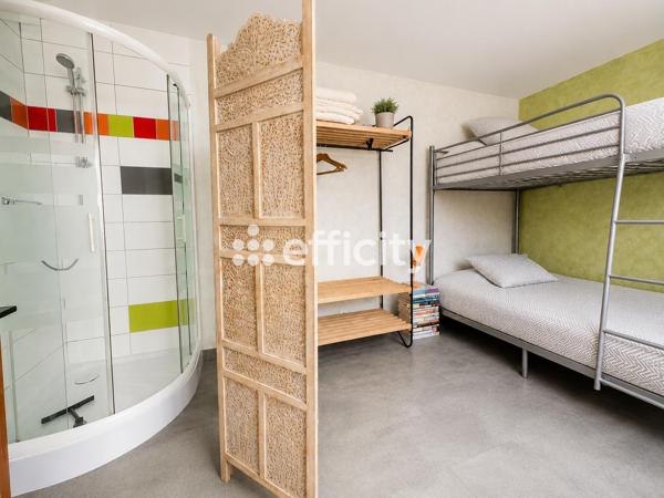 Maison
         7 pièces
        - 153 m² 369 600 € *