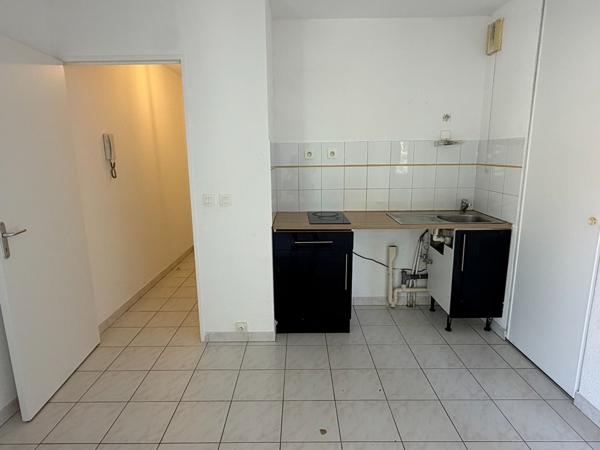 T2 33 m² avec terrasse et stationnement - Marseille 12 ème