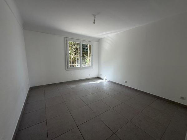 APPARTEMENT EN REZ-DE-CHAUSSEE RENOVE - JARDIN CLOTURE - CLIMATISATION