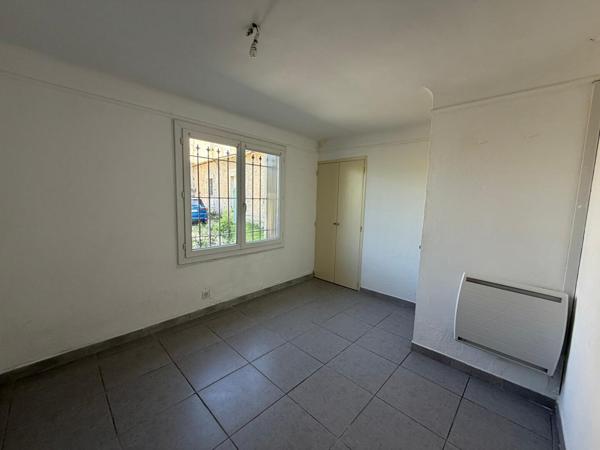 APPARTEMENT EN REZ-DE-CHAUSSEE RENOVE - JARDIN CLOTURE - CLIMATISATION