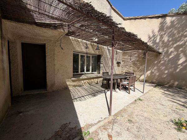 APPARTEMENT EN REZ-DE-CHAUSSEE RENOVE - JARDIN CLOTURE - CLIMATISATION
