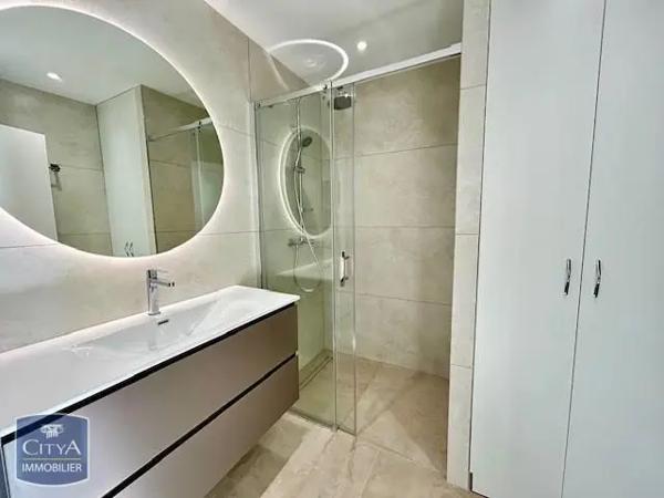 Appartement à louer 3 pièces 79.81m²