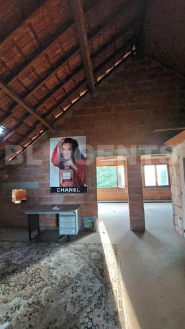 SECTEUR RECHERCHE : GRANDE MAISON INDIVIDUELLE élevée sur un sous sol total avec jardin et garage 