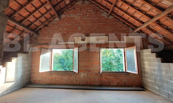 SECTEUR RECHERCHE : GRANDE MAISON INDIVIDUELLE élevée sur un sous sol total avec jardin et garage 