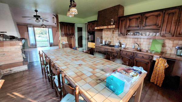 SECTEUR RECHERCHE : GRANDE MAISON INDIVIDUELLE élevée sur un sous sol total avec jardin et garage 