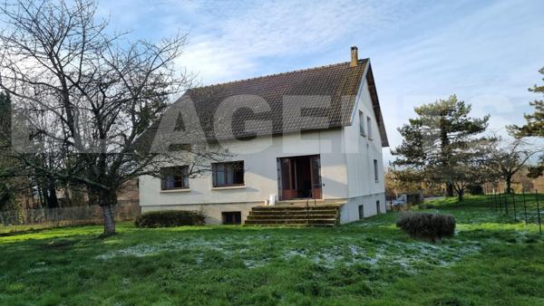 SECTEUR RECHERCHE : GRANDE MAISON INDIVIDUELLE élevée sur un sous sol total avec jardin et garage 