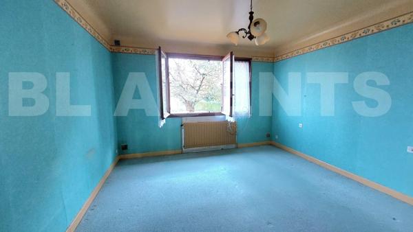 SECTEUR RECHERCHE : GRANDE MAISON INDIVIDUELLE élevée sur un sous sol total avec jardin et garage 