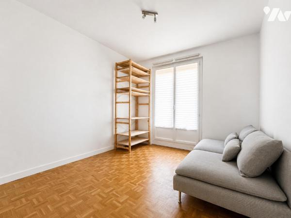 Saint-Cyr-sur-Loire – Appt T3 avec balcon, parking et cave.
À deux pas des commerces et des écoles