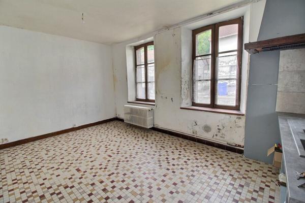 Maison ancienne à renover avec dépendance située à Gallardon