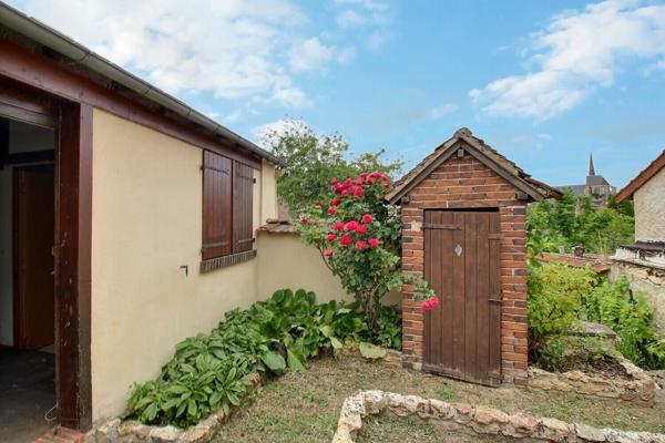 Maison ancienne à renover avec dépendance située à Gallardon