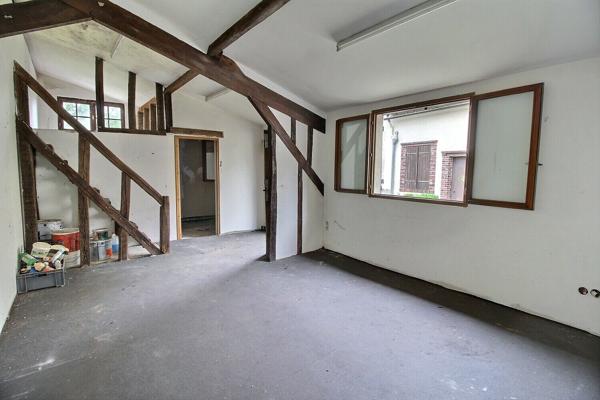 Maison ancienne à renover avec dépendance située à Gallardon
