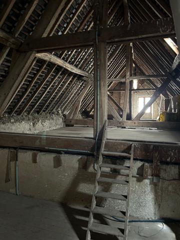 Maison ancienne à renover avec dépendance située à Gallardon