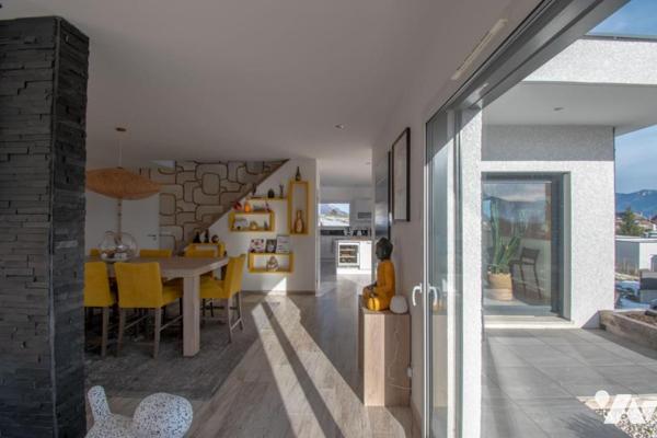 SUPERBE MAISON MODERNE SUR LES HAUTEURS DE LA MOTTE SERVOLEX