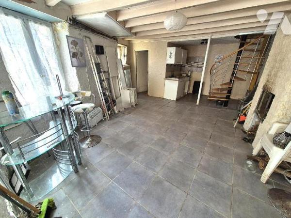 Dans le village de Renoir, en plein secteur viticole de Champagne, venez découvrir cette maison...