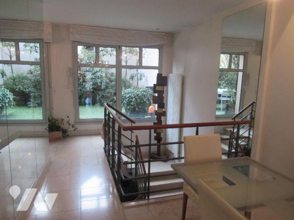 A vendre magnifique maison d'architecte.
Projetez vous au c?ur du centre historique  à bord de...