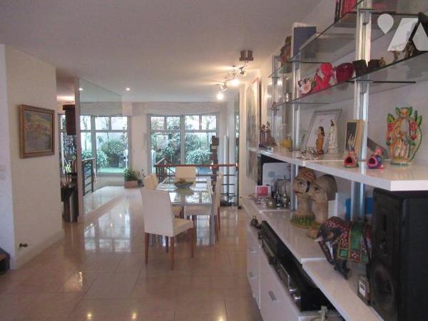 A vendre magnifique maison d'architecte.
Projetez vous au c?ur du centre historique  à bord de...