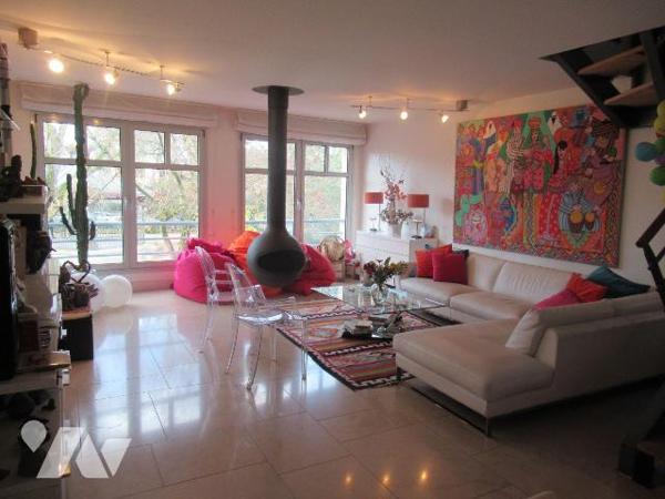 A vendre magnifique maison d'architecte.
Projetez vous au c?ur du centre historique  à bord de...