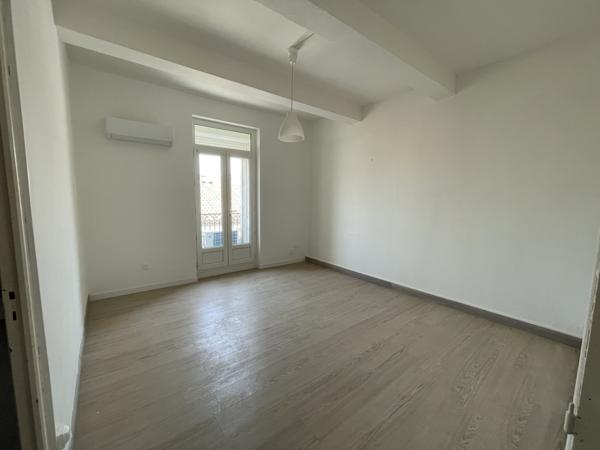 NARBONNE Proche Avenue GAMBETTA Gd F3 de 72.87 m²