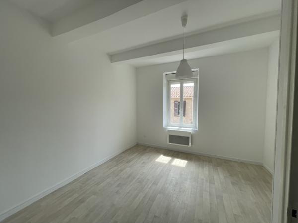 NARBONNE Proche Avenue GAMBETTA Gd F3 de 72.87 m²