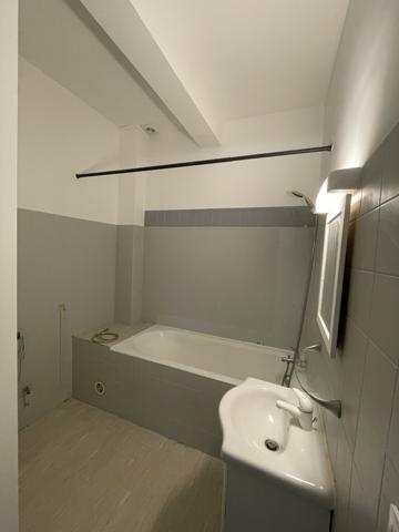 NARBONNE Proche Avenue GAMBETTA Gd F3 de 72.87 m²