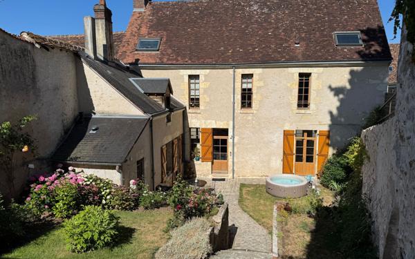 Maison à vendre    6 pièces •  Nogent-le-Rotrou