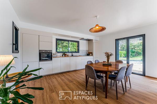 Maison d’architecte rénovée entre forêt et océan