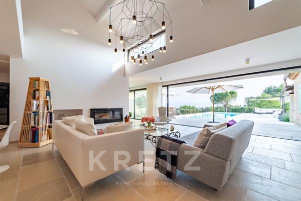 Villa d'exception avec vue imprenable sur le Luberon, proche du centre du village