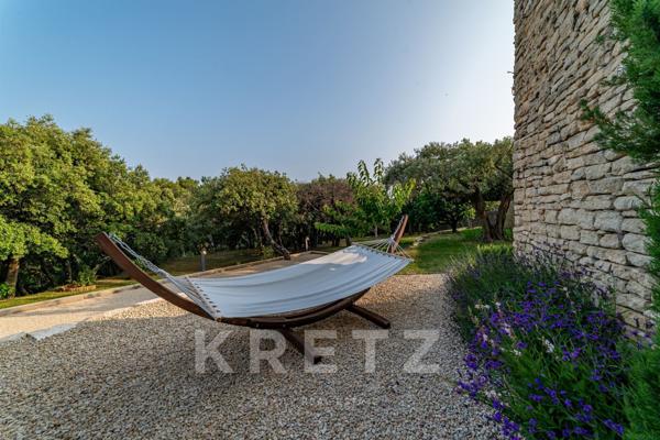 Villa d'exception avec vue imprenable sur le Luberon, proche du centre du village