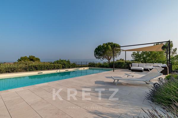 Villa d'exception avec vue imprenable sur le Luberon, proche du centre du village