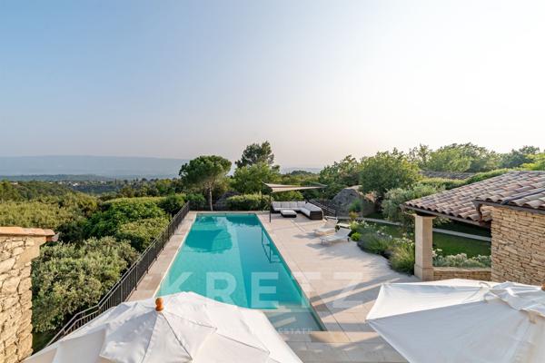 Villa d'exception avec vue imprenable sur le Luberon, proche du centre du village