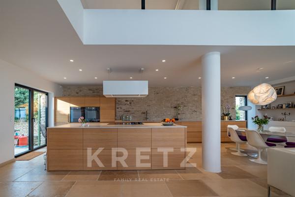 Villa d'exception avec vue imprenable sur le Luberon, proche du centre du village