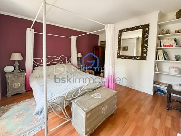 Venez découvrir cette authentique maison en pierre pleine de charme à proximité des écoles, commerces et commodités à pied.
Elle offre un séjour chaleureux avec poutres apparentes et cheminée ouvert sur sur une cuisine aménagée et équipée avec un accès à une cave voutée. 
A l'étage une suite parentale avec dressing et salle d'eau avec wc, trois chambres, salle de bain avec douche et wc, et palier faisant office d'un coin de lecture ou bureau.
Grenier aménageable.
A l'extérieur vous profiterez d'un jardin sur plusieurs niveaux qui fait son charme avec une grande terrasse, arbres fruitiers et bassins, idéal pour les moments de détente.
La propriété dispose également d'un grand garage, d'un atelier, de trois petites dépendances offrant de nombreuses possibilités. A voir très vite !!!