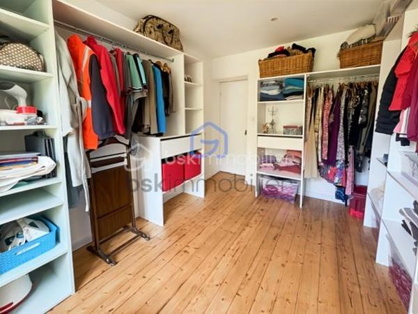 Venez découvrir cette authentique maison en pierre pleine de charme à proximité des écoles, commerces et commodités à pied.
Elle offre un séjour chaleureux avec poutres apparentes et cheminée ouvert sur sur une cuisine aménagée et équipée avec un accès à une cave voutée. 
A l'étage une suite parentale avec dressing et salle d'eau avec wc, trois chambres, salle de bain avec douche et wc, et palier faisant office d'un coin de lecture ou bureau.
Grenier aménageable.
A l'extérieur vous profiterez d'un jardin sur plusieurs niveaux qui fait son charme avec une grande terrasse, arbres fruitiers et bassins, idéal pour les moments de détente.
La propriété dispose également d'un grand garage, d'un atelier, de trois petites dépendances offrant de nombreuses possibilités. A voir très vite !!!