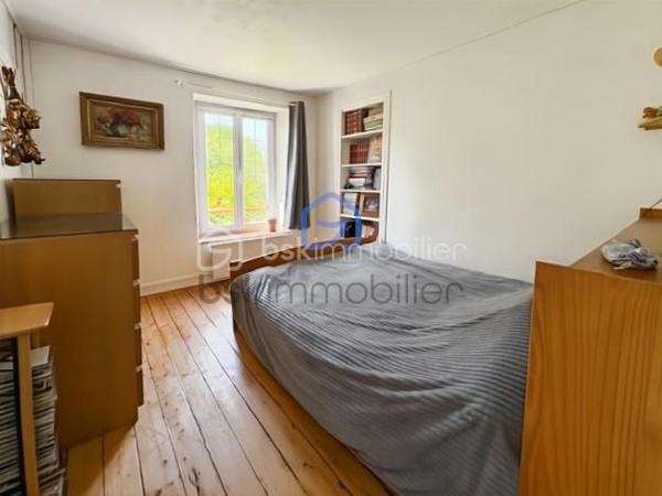 Venez découvrir cette authentique maison en pierre pleine de charme à proximité des écoles, commerces et commodités à pied.
Elle offre un séjour chaleureux avec poutres apparentes et cheminée ouvert sur sur une cuisine aménagée et équipée avec un accès à une cave voutée. 
A l'étage une suite parentale avec dressing et salle d'eau avec wc, trois chambres, salle de bain avec douche et wc, et palier faisant office d'un coin de lecture ou bureau.
Grenier aménageable.
A l'extérieur vous profiterez d'un jardin sur plusieurs niveaux qui fait son charme avec une grande terrasse, arbres fruitiers et bassins, idéal pour les moments de détente.
La propriété dispose également d'un grand garage, d'un atelier, de trois petites dépendances offrant de nombreuses possibilités. A voir très vite !!!