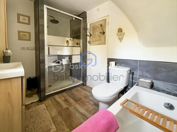 Venez découvrir cette authentique maison en pierre pleine de charme à proximité des écoles, commerces et commodités à pied.
Elle offre un séjour chaleureux avec poutres apparentes et cheminée ouvert sur sur une cuisine aménagée et équipée avec un accès à une cave voutée. 
A l'étage une suite parentale avec dressing et salle d'eau avec wc, trois chambres, salle de bain avec douche et wc, et palier faisant office d'un coin de lecture ou bureau.
Grenier aménageable.
A l'extérieur vous profiterez d'un jardin sur plusieurs niveaux qui fait son charme avec une grande terrasse, arbres fruitiers et bassins, idéal pour les moments de détente.
La propriété dispose également d'un grand garage, d'un atelier, de trois petites dépendances offrant de nombreuses possibilités. A voir très vite !!!