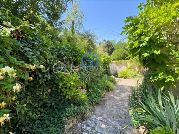 Venez découvrir cette authentique maison en pierre pleine de charme à proximité des écoles, commerces et commodités à pied.
Elle offre un séjour chaleureux avec poutres apparentes et cheminée ouvert sur sur une cuisine aménagée et équipée avec un accès à une cave voutée. 
A l'étage une suite parentale avec dressing et salle d'eau avec wc, trois chambres, salle de bain avec douche et wc, et palier faisant office d'un coin de lecture ou bureau.
Grenier aménageable.
A l'extérieur vous profiterez d'un jardin sur plusieurs niveaux qui fait son charme avec une grande terrasse, arbres fruitiers et bassins, idéal pour les moments de détente.
La propriété dispose également d'un grand garage, d'un atelier, de trois petites dépendances offrant de nombreuses possibilités. A voir très vite !!!