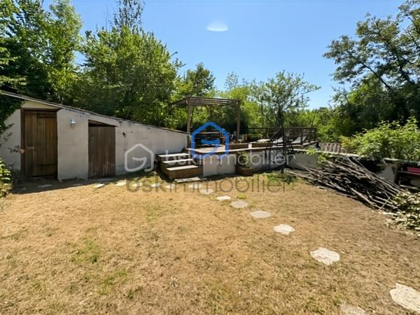 Venez découvrir cette authentique maison en pierre pleine de charme à proximité des écoles, commerces et commodités à pied.
Elle offre un séjour chaleureux avec poutres apparentes et cheminée ouvert sur sur une cuisine aménagée et équipée avec un accès à une cave voutée. 
A l'étage une suite parentale avec dressing et salle d'eau avec wc, trois chambres, salle de bain avec douche et wc, et palier faisant office d'un coin de lecture ou bureau.
Grenier aménageable.
A l'extérieur vous profiterez d'un jardin sur plusieurs niveaux qui fait son charme avec une grande terrasse, arbres fruitiers et bassins, idéal pour les moments de détente.
La propriété dispose également d'un grand garage, d'un atelier, de trois petites dépendances offrant de nombreuses possibilités. A voir très vite !!!