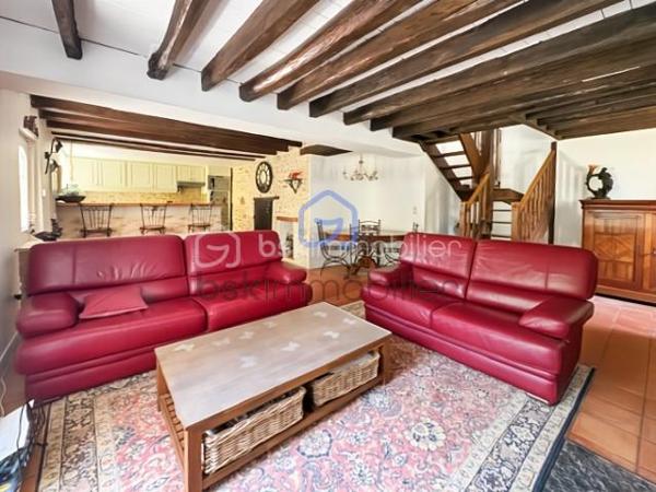 Venez découvrir cette authentique maison en pierre pleine de charme à proximité des écoles, commerces et commodités à pied.
Elle offre un séjour chaleureux avec poutres apparentes et cheminée ouvert sur sur une cuisine aménagée et équipée avec un accès à une cave voutée. 
A l'étage une suite parentale avec dressing et salle d'eau avec wc, trois chambres, salle de bain avec douche et wc, et palier faisant office d'un coin de lecture ou bureau.
Grenier aménageable.
A l'extérieur vous profiterez d'un jardin sur plusieurs niveaux qui fait son charme avec une grande terrasse, arbres fruitiers et bassins, idéal pour les moments de détente.
La propriété dispose également d'un grand garage, d'un atelier, de trois petites dépendances offrant de nombreuses possibilités. A voir très vite !!!