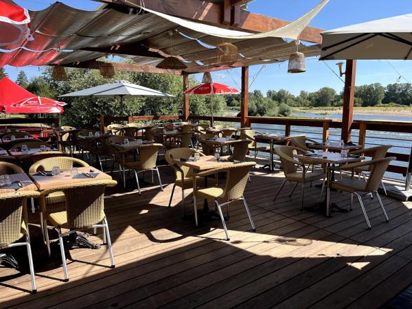 Fonds de commerce  Bar/ Restaurant 275 m2 Sancerre face à la Loire