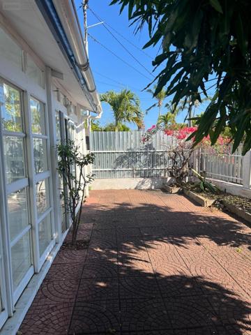 Maison à vendre à Sainte-Clotilde à la Réunion (97490), ref : MTRE   
La Bretagne