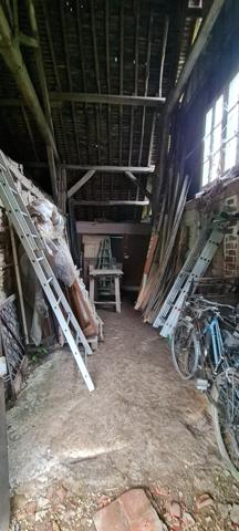 Grange sur terrain constructible de 1300 m²