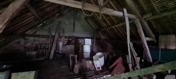 Grange sur terrain constructible de 1300 m²