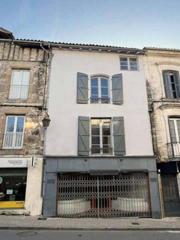 Immeuble Nontron 315 m2